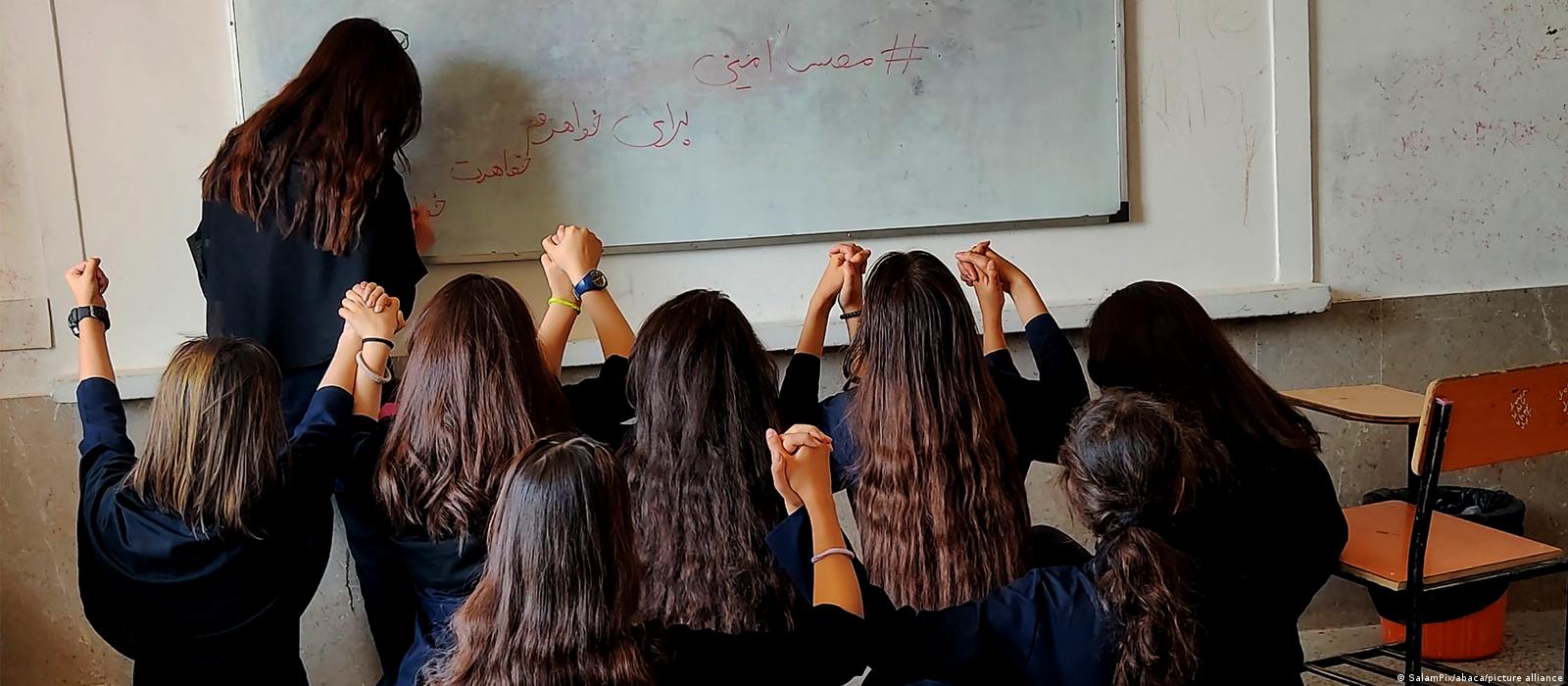 Schulmädchen im Iran © SalamPix/abaca/picture alliance