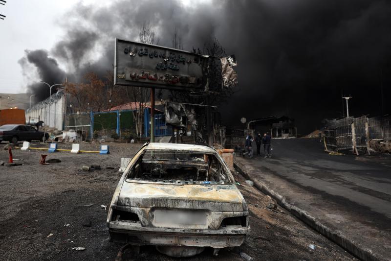  Israeli and US airstrikes target Tehran's oil refinery 